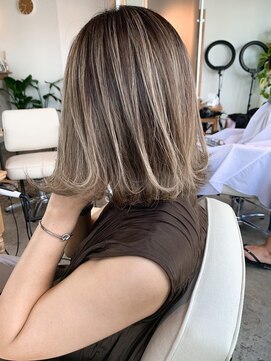 マルフェ 天王寺(marfe) 【marfe】ハイライト＿バレイヤージュ ＿白髪ぼかし＿ボブ