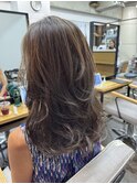 ロングレイヤーカットで軽さと動きで魅力的な髪型にしませんか?
