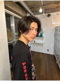 大人の抜け感を演出する、今トレンドのフェザーパーマ