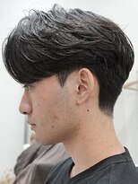 カルム(kalm)&nbsp;メンズセンターパートウルフセンターパートニュアンスパーマ襟足