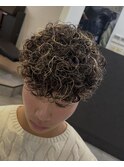 スペインカール　ツイストスパイラル眉カットメンズパーマ