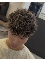 イーラ アメ村店(era)&nbsp;スペインカール　ツイストスパイラル眉カットメンズパーマ