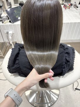 エンス 銀座(Ence) ブリーチなし/スモーキーカラー/髪質改善/グレーブラウン/前髪