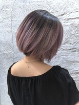 エイミー(aimy)&nbsp;ショートでも映えるピンクグレージュのバレイヤージュ