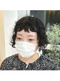 黒髪ボブのくるくるパーマ