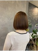 20代30代大人可愛い艶感グレージュ切りっぱなしショートボブ