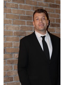 ザマンリバレッジニューヨーク(THE MAN LeverageNewYork) 大人外国人風メンズショートフェード：大村　大心