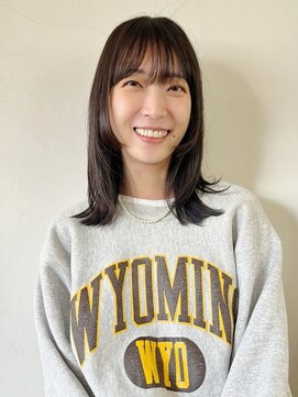 タヴィ(Tavi) くびれミディアムの姫カットレイヤー/レイヤーカット/顔周り