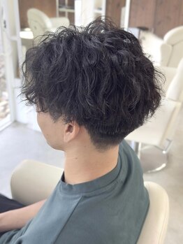 ヘアーアンドエステティック ヴェリス(hair&esthetic Velis)の写真/ストリート系からビジネスまでメンズスタイルを幅広く提案！お手入れが楽、とカットの技術力で圧倒的人気★