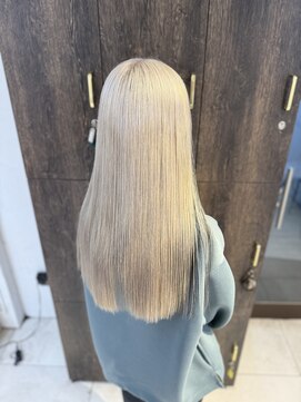 アジールヘア 池袋東口店(agir hair) 20代夏カラー◎ブリーチホワイトシルバー×韓国風レイヤー 池袋