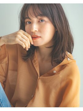 ガーデンヨコハマ(GARDEN YOKOHAMA) シルキーベージュ　斜めバングミディアム  デザインカラー