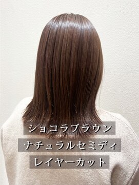 アクセ 透明感ショコラブラウン艶カラー×小顔レイヤーカットミディアム