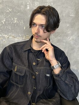 メンズ ドミ(DOMI)の写真/ON/OFFキマる万能ヘア。ラフな動きも計算尽く。毎朝のセットが楽しくなる無敵のスタイル。
