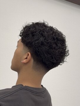 トウキョウ クラシック バーバー タウン(TOKYO CLASSIC BARBER TOWN) テーパーフェード