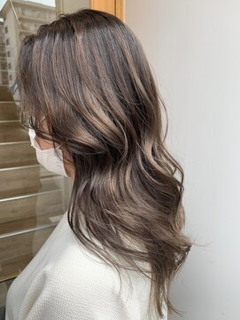 ハブ(hub) ツヤ感あるハイトーン