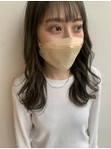 オリーブベージュ