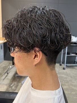 ヒュイル バイ ニアウ(Hwyl by Niau) メンズマッシュパーマツイストスパイラルパーマニュアンスパーマ