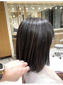 ネオリーブルカ 御茶ノ水店(Neolive Luca) 黒髪にも品のある極細ハイライト!脱白髪ぞめ5レベルグレージュ