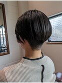 刈り上げショートヘア