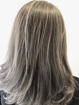 ヘアーバイモンキー(Hair by Monkey)の写真/定期的なメンテナンスも◎白髪を『隠すカラー』から『活かすカラー』へ！なりたい髪色を叶えます♪