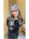 シルバーラベージュカラー「ロングレイヤースタイル」