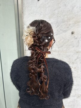 ミラ(Mila) お呼ばれやオケージョンなど＊人気上昇ふわふわツインポニー