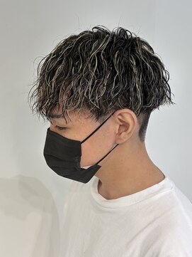 ニアウ 伊勢崎連取店(Niau) メンズメッシュハイライトツイストスパイラルパーマアイブロウ