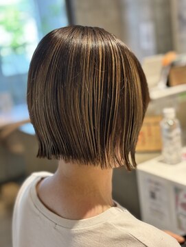 パシフィックダズールバトン(Pacific Dazzle baton) 大人上品な切りっぱなしボブ×アンブレラ白髪ぼかし