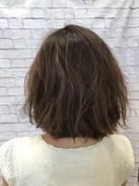 ミーティア バイ クアトロ(Meteor By QUATRO) ゆるふわパーマスタイル