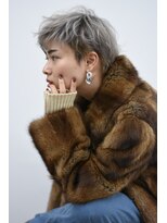 ユイツ&nbsp;シルバー×ベージュ×ベリーショート