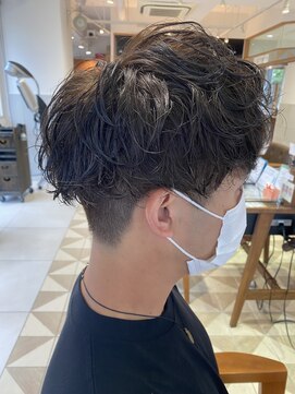 リボーン ビューティー リゾート 松戸店(re-born Beauty Resort) ベリーショートカルマパーマウルフアッシュブラック