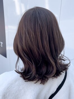 ユイト(uit)の写真/「白髪も味方に、大人映えカラー」