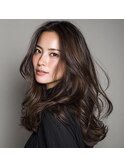 チョコレートブラウン×艶髪ロング｜大人の柔らかウェーブ