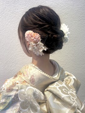 ヴィサージュアクト(VISAGE a.c.t) 王道シニヨンヘア♪