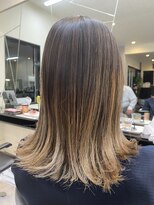 レヴィア(Revia)&nbsp;ミルクティー系　グラデーション　毛先カラー