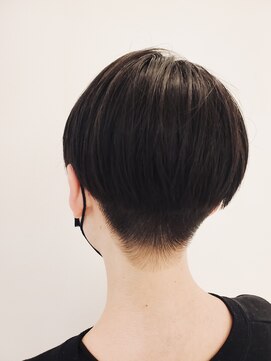 タヤ イオン新百合ヶ丘店(TAYA) コンパクト刈り上げ女子ネープレスツーブロックハンサムショート