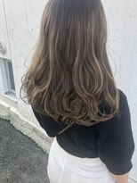 ヘアデザイン ソラ(Sola)&nbsp;大人可愛いハイライトオンアッシュベージュ×ゆるふわウェーブ