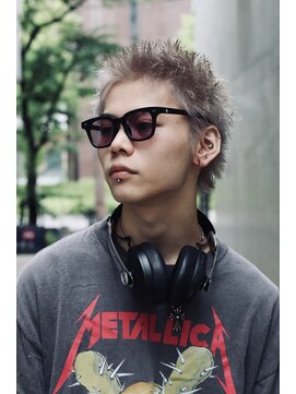 ルアウラフ(LUAU LOUGH) ホワイトカラー×スパイキーショート