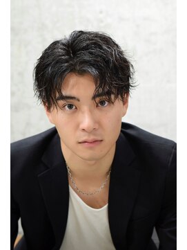 オルズ 渋谷(ALLZ) 黒髪センターパート波巻きツイストスパイラルパーマカルマヘア