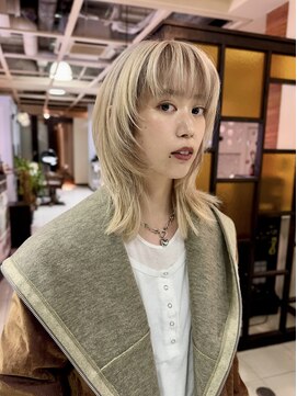 ホワイトベージュのウルフレイヤー【坂根】