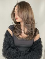 トイ(TOI)&nbsp;海外風バタフライレイヤーカット/ヘーゼルベージュ/かきあげ前髪