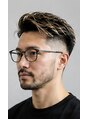 シャカ(SHAKA)&nbsp;ハイライトで白髪を自然にカバー。大人世代に人気のスタイルです
