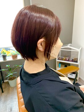 メール(Mer...) 大人可愛い小顔前下がり丸みショートボブ