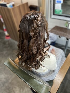 リエラ 新宿(RIERA) 編み込みハーフツイン