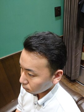 ヒロギンザバーバーショップ 丸の内店(HIRO GINZA BARBER SHOP) 大人ツーブロックバックスタイル
