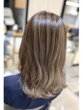 ニーイチイチ(211) 似合わせカットイメチェン/ハイライト/バレイヤージュ