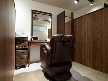 キングマンバーバー(KING MAN BARBER)の写真/くつろぎの場を提供！一人ひとりに合わせた、納得のいくスタイル提案が魅力！上質な空間、全席半個室が◎