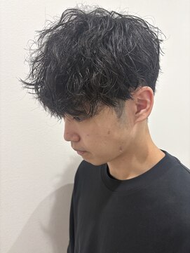 ヒュイル バイ ニアウ(Hwyl by Niau) MEN’S HAIRシャドウパーマスパイラルパーマニュアンスパーマ