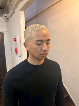 ビーバイエイトジェンツ(Bee by EIGHT GENTS) MEN’S HAIR/サーフカール/刈り上げセンターパート/心斎橋