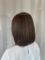 ユウ(Yuu-) 25歳からのおしゃれボブとイルミナカラーで叶える透明感アッシュ